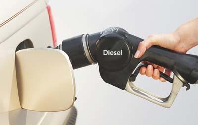 Πετρέλαιο Diesel Το πετρέλαιο Diesel είναι γενικά οποιοδήποτε υγρό καύσιμο που χρησιμοποιείται σε κινητήρες Diesel, όπου η ανάφλεξη γίνεται χωρίς σπινθήρα.
