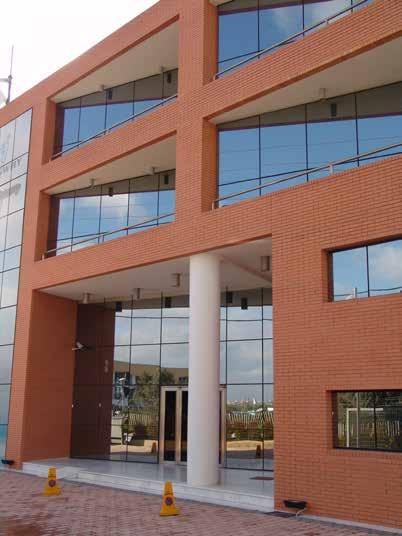 προδιαγραφές, µε συνέπεια την απόλυτη ασφάλεια απέναντι σε διαρρήξεις, πυροβολισµούς ή πυρκαγιές.