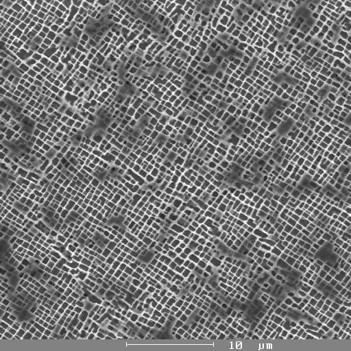 a) monokryštalicka supezliatina CMSX - 4 b) polykryštalická niklová superzliatina ŽS6K Obr. 29. Príklady mikroštruktúry niklových superzliatin, lept. Marble Karbidy.