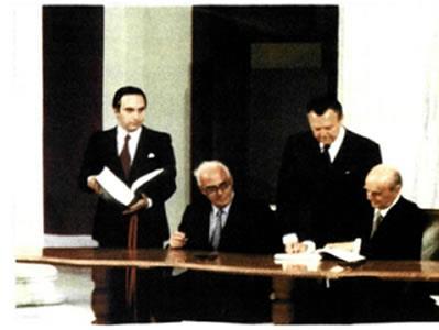 1980: The 10th Member of the European Communities Greece circa 1980 public debt: 28% of GDP deficit: < 3%