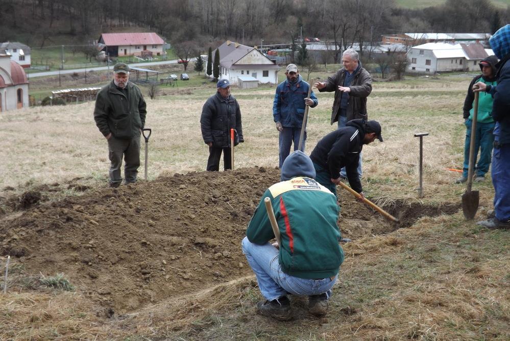 realizovať od februára 2015 Niekoľko