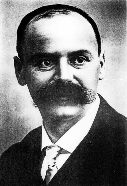 Über das zulässige Krümmungsmaß des Raumes, Vierteljahrschrift d. Astronom. Gesellschaft.
