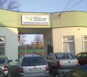 Raspolaže sa 3 zemljana terena, 1 terenom sa brzom podlogom, a uskoro će raspolagati i sa sportskom halom višenamenskog tipa u