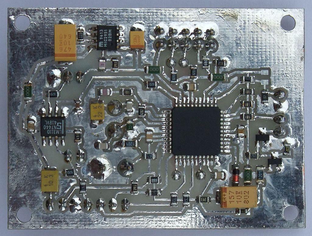 (RTX, RMII<>HDLC, CIGOPLD in DCD-LED), dva žična mostička, overtonski kristal