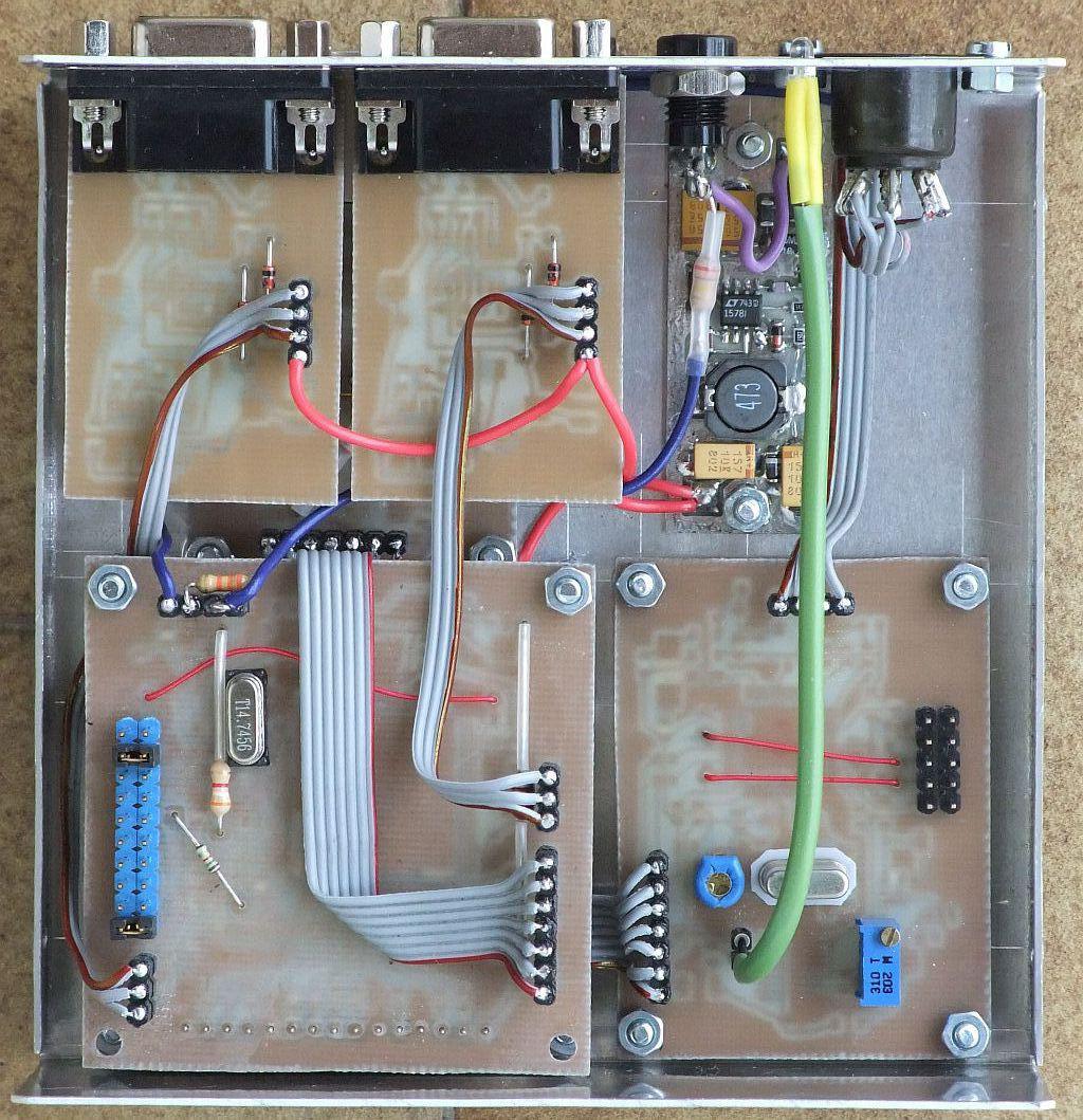 Dr Matjaž Vidmar SATNC za NBPv2 in Ethernet Pokrov je izdelan iz aluminijeve pločevine debeline 0.6mm in sega spredaj in zadaj 7mm preko robov dna ohišja.