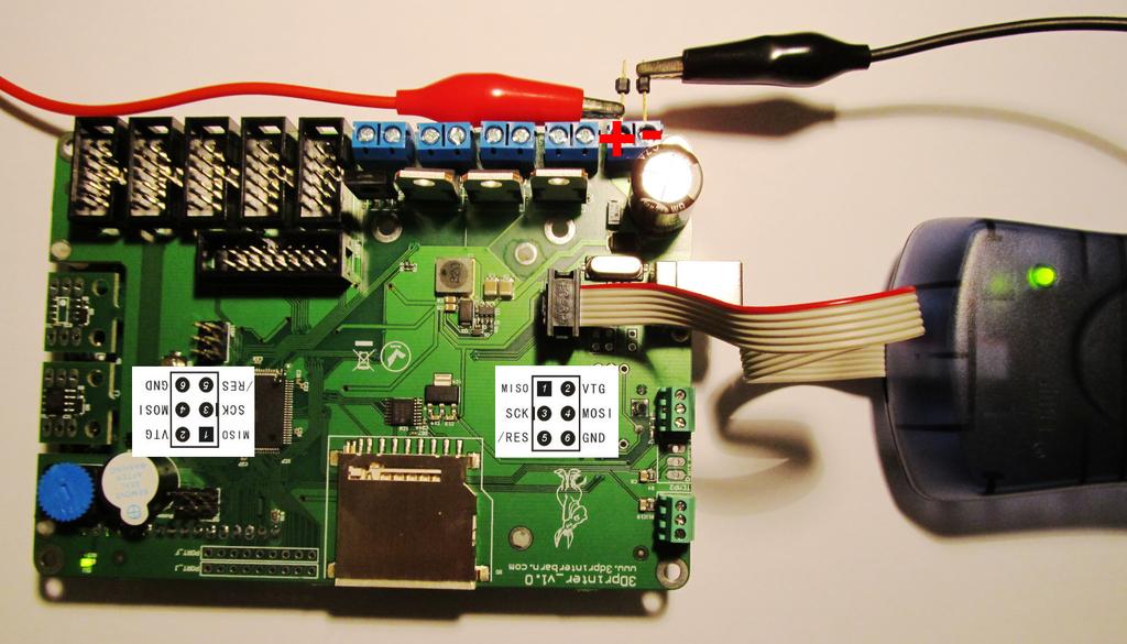 Tilen Majerle Domen Vnuk Programiranje 3DP elektronike Slika 6: Priključitev elektronike Ko se nam odpre vmesnik za programiranje (Slika 7) najprej: preverimo, če imamo izbran ustrezen programator
