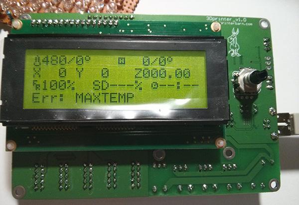 Če je LCD»prazen«se je potrebno poigrati s potenciometrom P1 na zadnji strani, da nastavimo pravilno napetost za kristale LCD-ja
