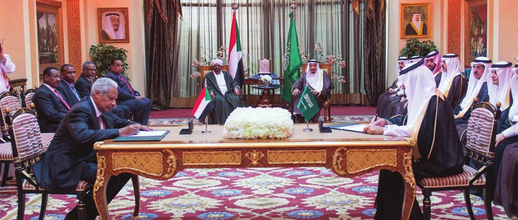 ويف بداية الSستقبال Uصافح فخامة الرئيùس الùسوداين اUصحاب الùسمو الأمراء واملعايل الوزراء. كما Uصافح خ`ادم احلرمن الûشريفن الوفد الرSسمي املرافق لفخامته.