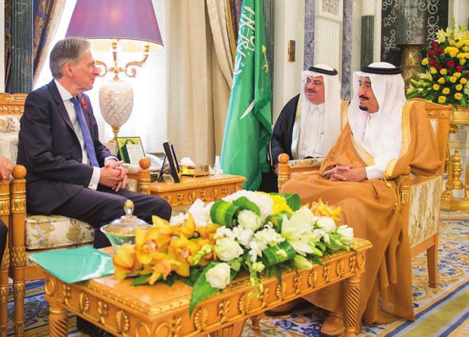 الدكتور عادل بن زيد الطريفي وعددا من كبار املثقفن وروؤSساء حترير الüصحف والكتاب والإعالمين. ويف بداية الSستقبال اأنüصت اجلميع اإىل تالوة اآيات من القراآن الكرمي.
