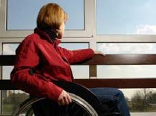 com Zaradi raznolike klinične slike, še zlasti na začetku, predstavlja MS diagnostični izziv, zgodnejše zdravljenje pa je lahko učinkovitejše.