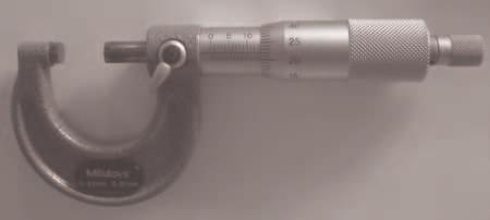 34 Laborategian erabilitako oinarrizko tresneria gu. Hortaz, vernier eskalako zeroa 1/20 mm-z higitzen bada, vernier eskalako eta eskala nagusiko lehen marrak lerrokatuta azalduko dira.