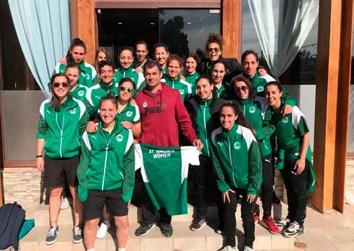 ΓΥΝΑΚΕΙΑ ΟΜΑΔΑ ΠΟΔΟΣΦΑΙΡΟΥ Τίμησε τον παραολυμπιονίκη, Αντρέα Συμεού!