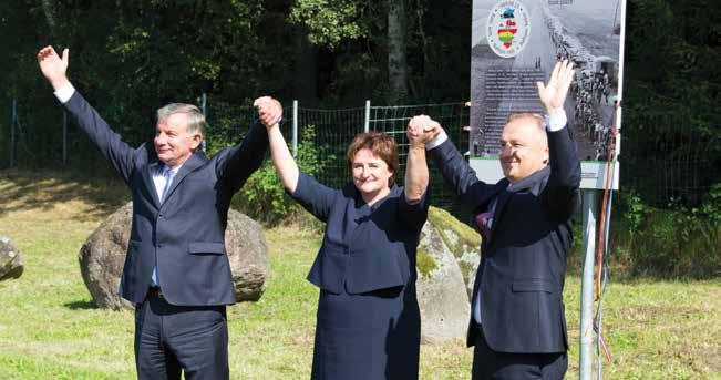 Lietuvos Respublikos susisiekimo ministras Rimantas Sinkevičius Prieš ketvirtį amžiaus 620 kilometrų magistralės atkarpoje rankomis susikibę žmonės pasauliui išsiuntė stulbinamą žinią Baltijos šalys