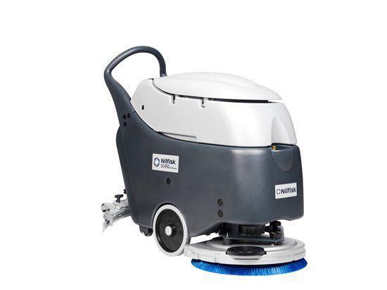NILFISK SC450 Αυτόματη μπαταριοκίνητη μηχανή πλφςησ - ςτζγνωςησ δαπζδων Σφμφωνα με τθν αιωνόβια παράδοςθ τθσ Nilfisk, το SC450 ςυνδυάηει τθν απόδοςθ, τθν αξιοπιςτία, τθν παραγωγικότθτα και τθν