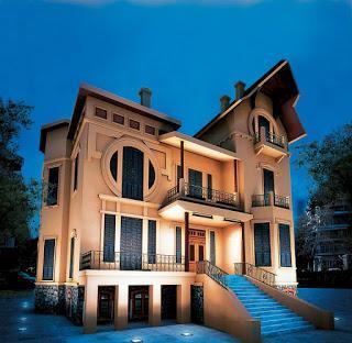 Η Κάζα Μπιάνκα ή Βίλα Μπιάνκα είναι πολυτελής κατοικία στη Θεσσαλονίκη, η οποία χτίστηκε στις αρχές του εικοστού αιώνα, από τον Ιταλοεβραίο βιομήχανο και εμπορικό αντιπρόσωπο Ντίνο Φερνάντεζ Ντίαζ,