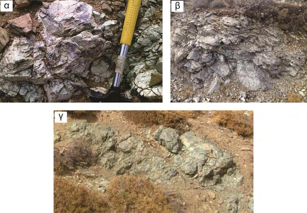 Εικόνα 3.6. α, β, γ) Μετά-οφιολιθικά πετρώματα. Τα μάρμαρα είναι συμπαγή, μαζώδη και το χρώμα τους μπορεί να είναι λευκό έως ζαχαρί, ενώ παρατηρείται μια καλά ανεπτυγμένη φολίωση (Εικόνα 3.5).