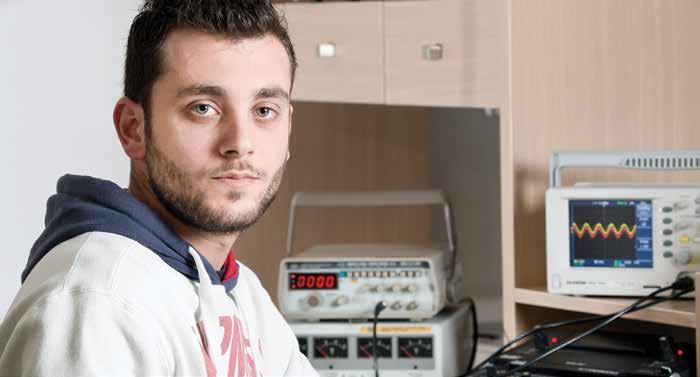 80 Ηλεκτρολογική και Ηλεκτρονική Μηχανική (Electrical and Electronic Engineering) (4 ΧΡΟΝΙΑ, ΠΤΥΧΙΟ) Μέσα από ένα συνδυασμό μαθημάτων και από τους δύο τομείς, το πτυχίο Ηλεκτρολογική και Ηλεκτρονική