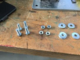 Με την χρήση βιδών Μ8x25mm,