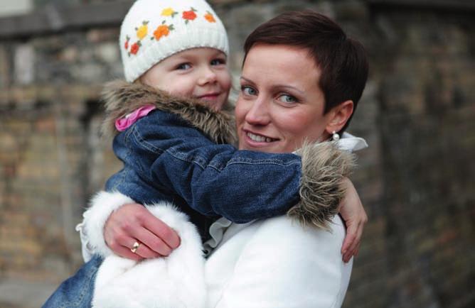 Iveta Bajāre ar mīļo krustmeitiņu Esteri 2009. gada 24.
