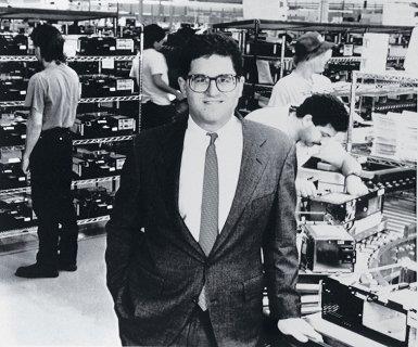 7.2.4 Μελέτη περίπτωσης της Dell Computers και η ισορροπία Nash 33 To 1984, ο Michael Dell, όντας πρωτοετής φοιτητής του Πανεπιστημίου Όστιν του Τέξας, σε ηλικία των 19 ετών, εγκαταλείπει τις σπουδές