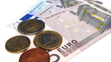 Το Ευρωπαϊκό Κοινοβούλιο και η Ευρωπαϊκή Επιτροπή δίνουν ένα γενικό ορισμός για την ευέλικτη απασχόληση ο οποίος είναι ο εξής: «Άτυπη εργασιακή σχέση νοείται κάθε δραστηριότητα που ασκεί ένας