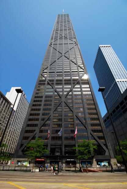 Među najvišim građevinama koje su značajne po konstruktorskim iskoracima ističe se još John Hancock Centar (slika 3.5), sustav cijevi sa spregovima.
