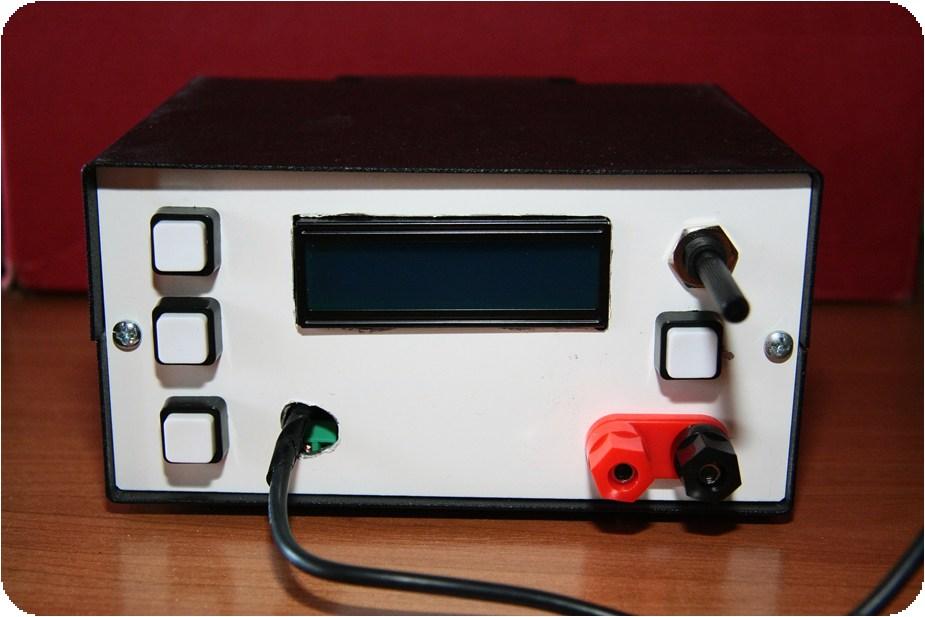 Specifikacija naprave Elektronsko breme je narejeno tako, da bo vhodni tok v breme konstanten in enak predhodno nastavljeni vrednosti.