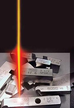 Η χάραξη με χρήση Laser μπορεί να επιτευχθεί σχεδόν σε όλα τα υλικά, όπως: Μέταλλα ή μέταλλα με επικάλυψη Πλαστικά Αδρανή υλικά όπως πέτρα, γυαλί κ.α Ξύλο κ.ά. Παράγοντες που συμβάλλουν στην επιτυχημένη χάραξη με LASER είναι: Η εφαρμοζόμενη δύναμη του LASER.