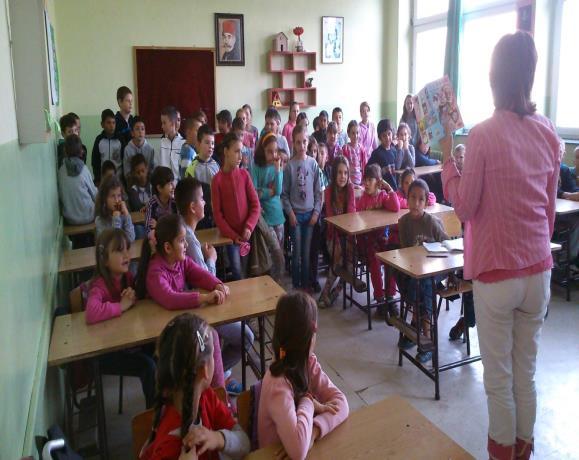 Ово су показали ученицима од I IV разреда. Поводом Дана без аутомобила, 22. септембра, ученици су урадили ликовне радове на тему Наше улице, наш избор.