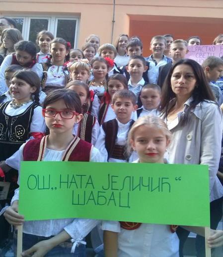 Пре представе, ученицима се обратио помоћник директора Горан Синобад. Представу су одгледали ученици од II до VIII разреда, наставници, родитељи и гости.