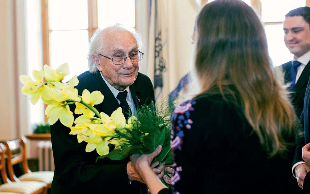 SIIT JA SEALTPOOLT HORISONTI HANNA ODRAS 68 aastat teaduses! Preemia ja õnnitlused võtab vastu mehaanikateadlane Ülo Lepik.