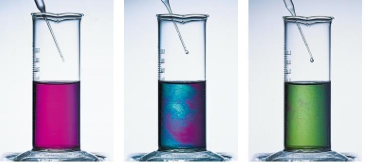 Παράδειγμα Πορφυρό υδατικό διάλυμα υπερμαγγανικού καλίου (KMnO 4 ) αντιδρά με υδατικό διάλυμα θειώδους νατρίου (Na 2 SO 3 )