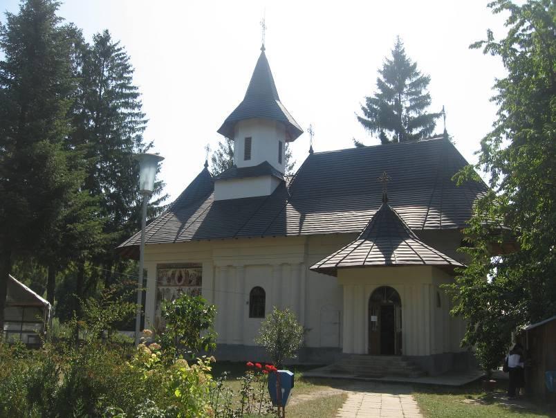 de zid cu hramul Naşterea Maicii Domnului. Alături de această biserică se află o altă biserică, ridicată în anul 1793, având hramul Adormirea Maicii Domnului.