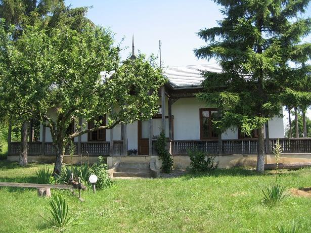 La Mănăstirea Vorona se află şi un muzeu cu obiecte de cult şi cărţi bisericeşti cu ferecături din secolul al XIX-lea, unic în ţară. În apropiere, la doar 3 km, se află Mănăstirea Sihăstria Voronei.