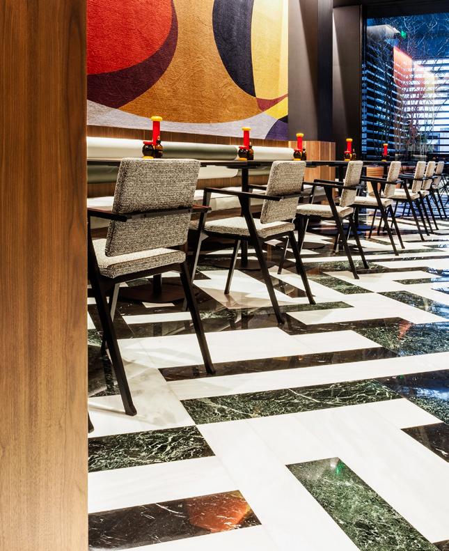 BRasserie moderne Στο ισόγειο του χώρου του ξενοδοχείου βρίσκεται η Brasserie Modèrne, σε επαφή με τον πεζόδρομο της Διονυσίου Αρεοπαγίτου, σε ένα όμορφο σκηνικό που συμπληρώνεται από ένα