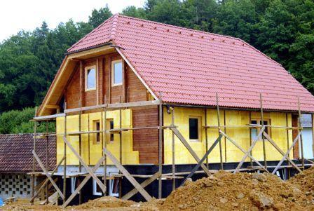 neprimerno izolirana, je priporočljivo, da jo obnovimo in izboljšamo njeno izolacijo.