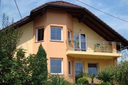 Po izvedbi energetske sanacije fasade bi se vrednost specifične toplote za ogrevanje zmanjšala z 245 kwh/m 2 leto na 151 kwh/m 2 leto in potreba po primarni energiji z 277 kwh/m 2 leto na 213 kwh/m 2