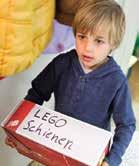 Die Schule stellte uns einen Bus zur Verfügung, mit dem die Kartons, die für den Kindergarten Munting Nayon gesammelt worden waren, die Kinder und die Aufsichtspersonen transportiert werden konnten.