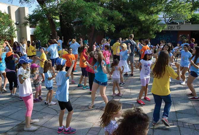 15 Jahre Summer Camp an der DSA 15 χρόνια Summer Camp στη ΓΣΑ Jörg Barabas, Leitung im Summer Camp für den Bereich DaF / διεύθυνση του τομέα Γερμανικών ως ξένης γλώσσας στο Summer Camp Deutsch lernen