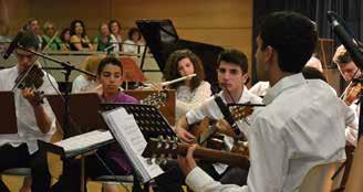 adou unter Leitung der Dirigenten Anke Spiegel und Joachim Fritz (Chor- und Orchesterleiter aus Thessaloniki).
