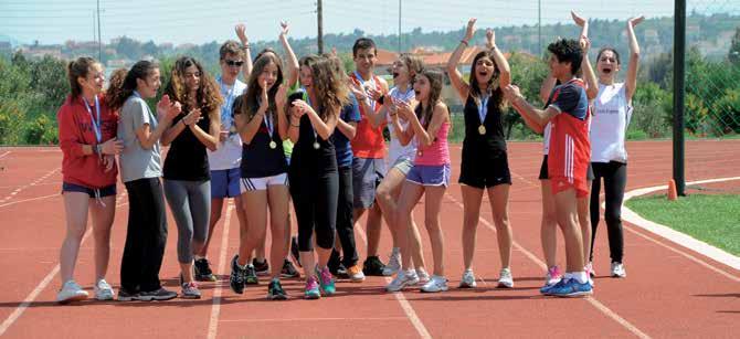 Leichtathletik / Στίβος Michalis Kambouris, Lehrer / Μιχάλης Καμπούρης, καθηγητής Die Leichtathletik-Mannschaft der Schule hatte