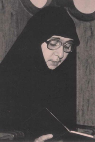 www.pemptousia.ro Numărul 2 / Despre monahism / Aprilie 2013 Stareţa ca mamă duhovnicească De Gherondisa Theoxeni Viaţa monahală îşi are rădăcinile în epoca apostolică.