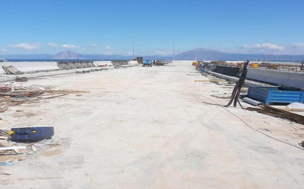 εργασιών σκυροδέτησης, διακρίνεται ο αρμός μεταξύ της γέφυρας Τ2