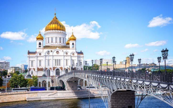 Ο μακαριστός πατριάρχης Αλέξιος Β φρόντισε να αποκαταστήσει το κύρος της Ρωσικής Εκκλησίας με την επανίδρυση του Καθεδρικού Ναού του Σωτήρος Χριστού στο κέντρο της Μόσχας, ο οποίος είχε γκρεμιστεί