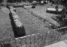 120 ΔΗΜΗΤΡΗΣ ΠΛΑΝΤΖΟΣ Εικόνα 1. Διατηρημένες αρχαιότητες στον περιβάλλοντα χώρο του σταθμού Ευαγγελισμός στο μετρό της Αθήνας, Ιούνιος 2016. φωτ.: Δημ. Πλάντζος.