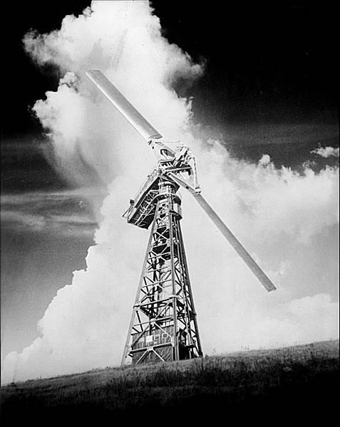 Slika 1.4. Smith-Putnam vjetroagregat, 1941. godina. 1970.-ih godina ponovo je krenulo korištenje energije vjetra i upotreba vjetroagregata. Od 1973. do 1986.