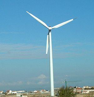Slika 1.5. Moderni vjetroagregat. 1.2. Potencijalna mogućnost korištenja vjetra u Hrvatskoj Prilikom izbora lokacije za gradnju vjetroelektrane najvažniji kriterij je potencijal vjetra lokacije.