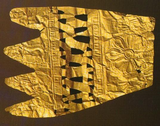 Сл. 31 Стилизирана златна ракавица, лок. Синдос, гроб 25, бр. 8022, околу 540 г. пред Христа Сл. 32 Стилизирана златна ракавица, Градска некропола Архонтико кај Пела, гроб бр.