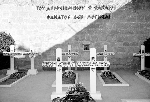 Στο αναμεταξύ όμως είχε αρχίσει ο Αγώνας στο Μοριά, τη Ρούμελη, και στα νησιά. Το ξέσπασμα του 1821 συγκλονίζει τον Ελληνα ποιητή.