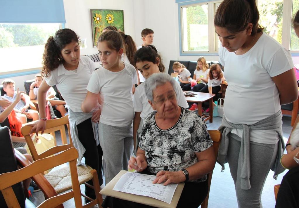 Εκείνθ τθ μζρα, όλοι γίναμε μακθτζσ και μακιτριεσ ενόσ ιδιαίτερου μακιματοσ, του παραδοςιακοφ κεντιματοσ.